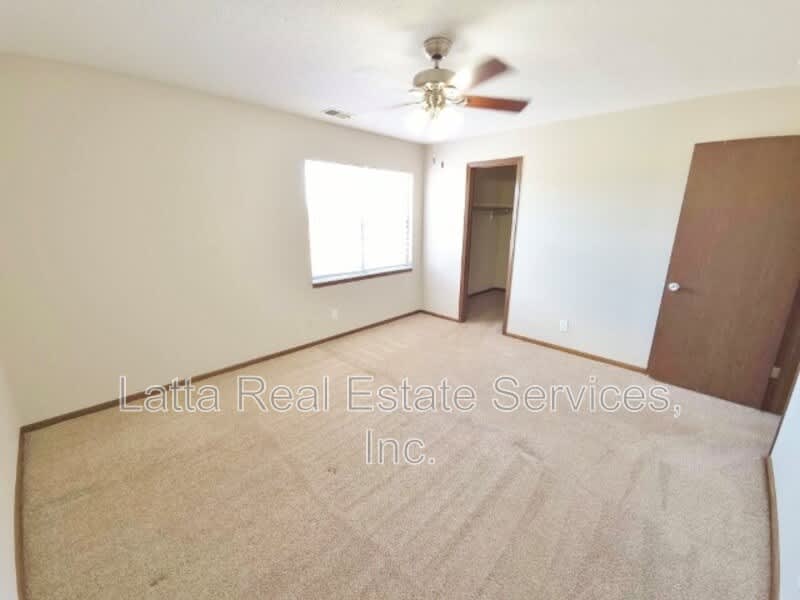 12502 E 40th St S – photo 5