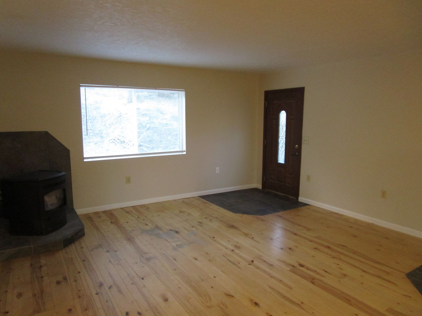 *PRICE IMPROVEMENT* House on Lower Side of Juniper Canyon with Property Space – photo 3