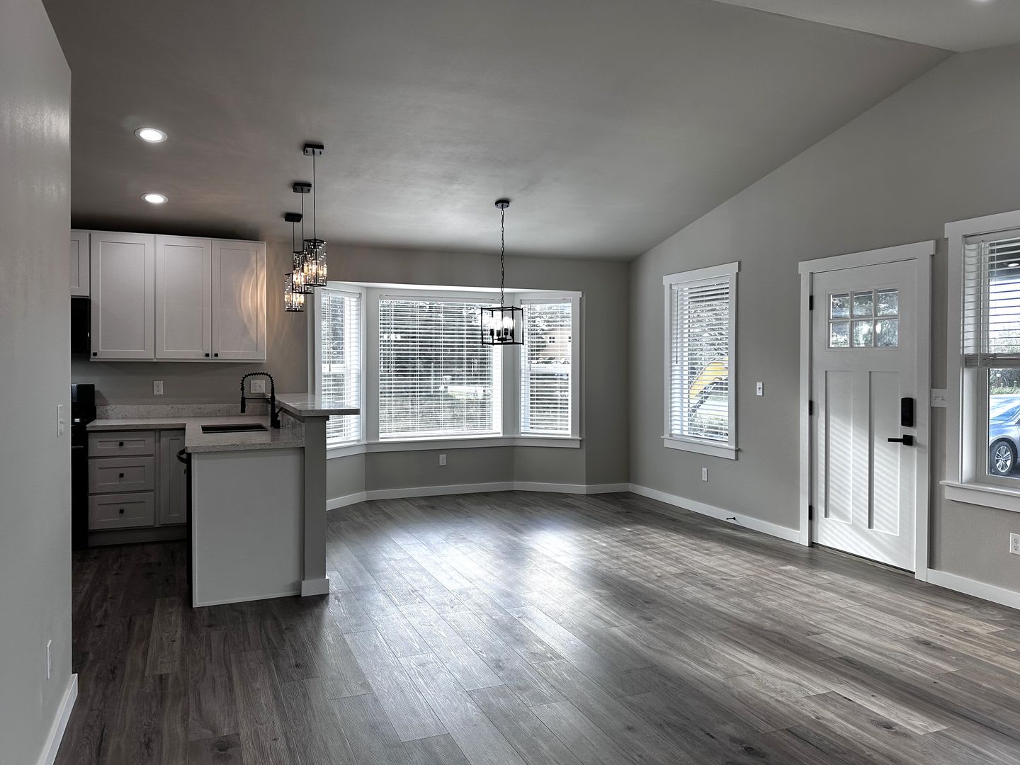 Gorgeous 2 Bedroom, 2 Bath with Garage is ready for you! – photo 2
