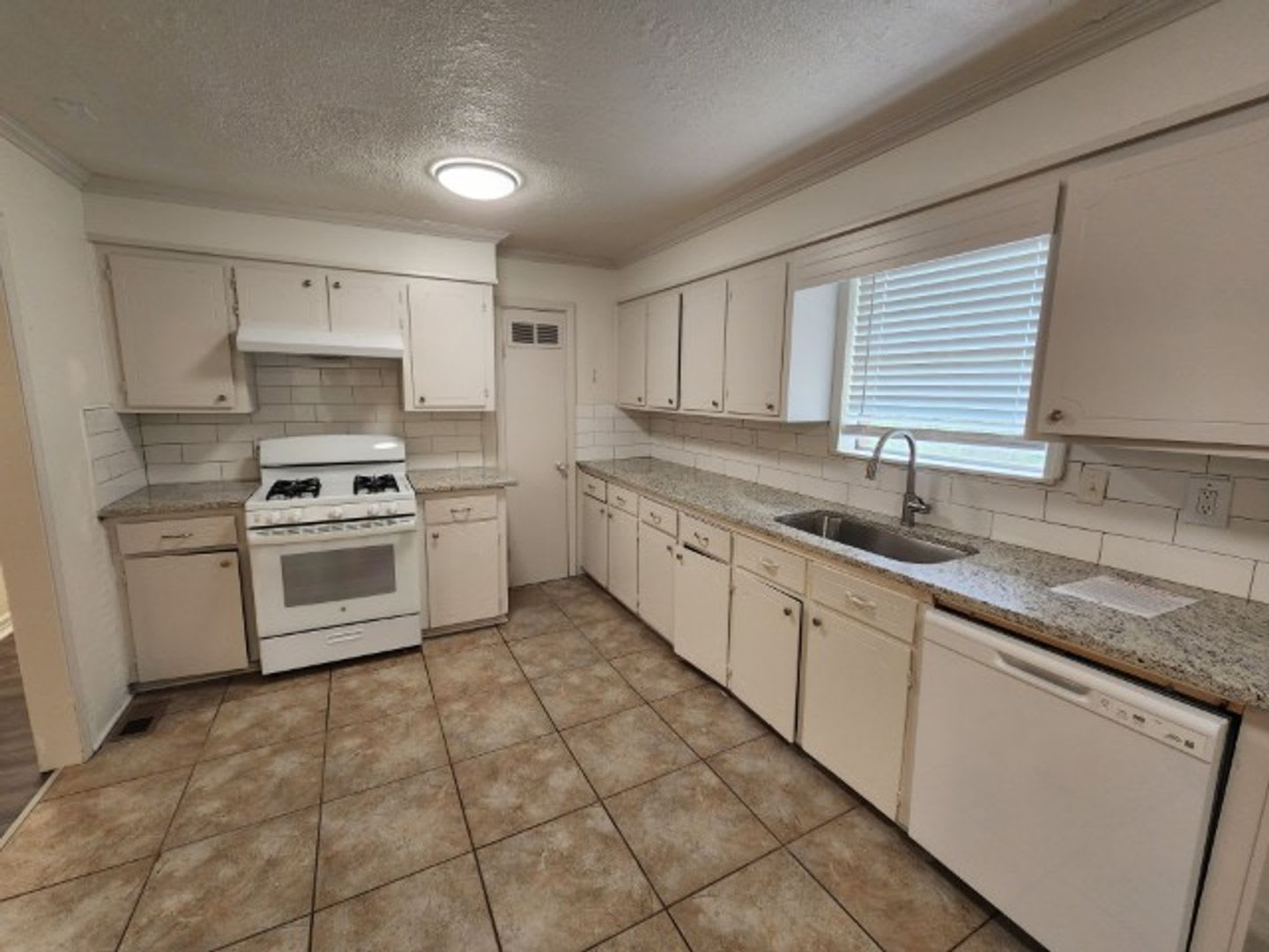 Welcome Home To 3112 Potter Updated For Rent Move In Special 0 Deposit Option Please Read The Full Description – photo 5