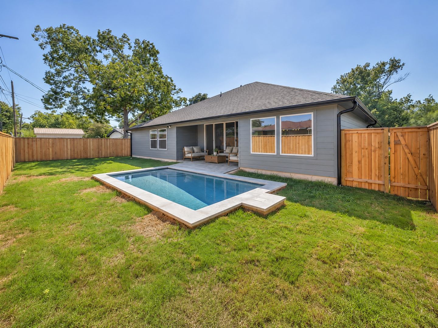 Central Austin: Modern 4-Bedroom Home with Private Pool, Office & Luxury Finishes – photo 4