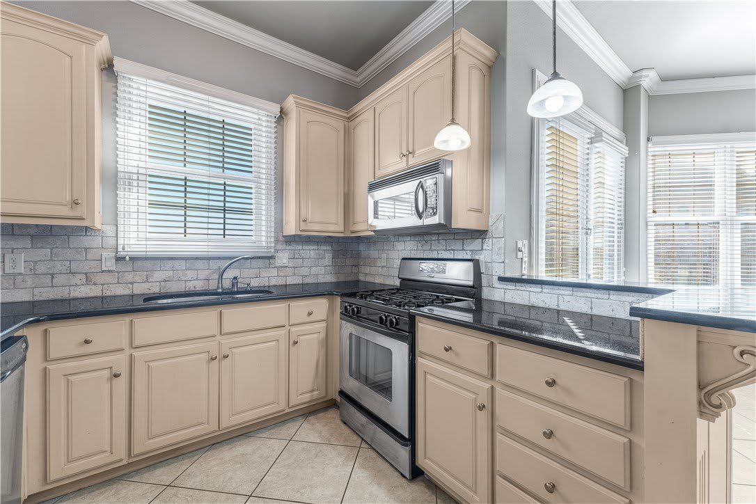 2612 Everest Avenue – photo 3