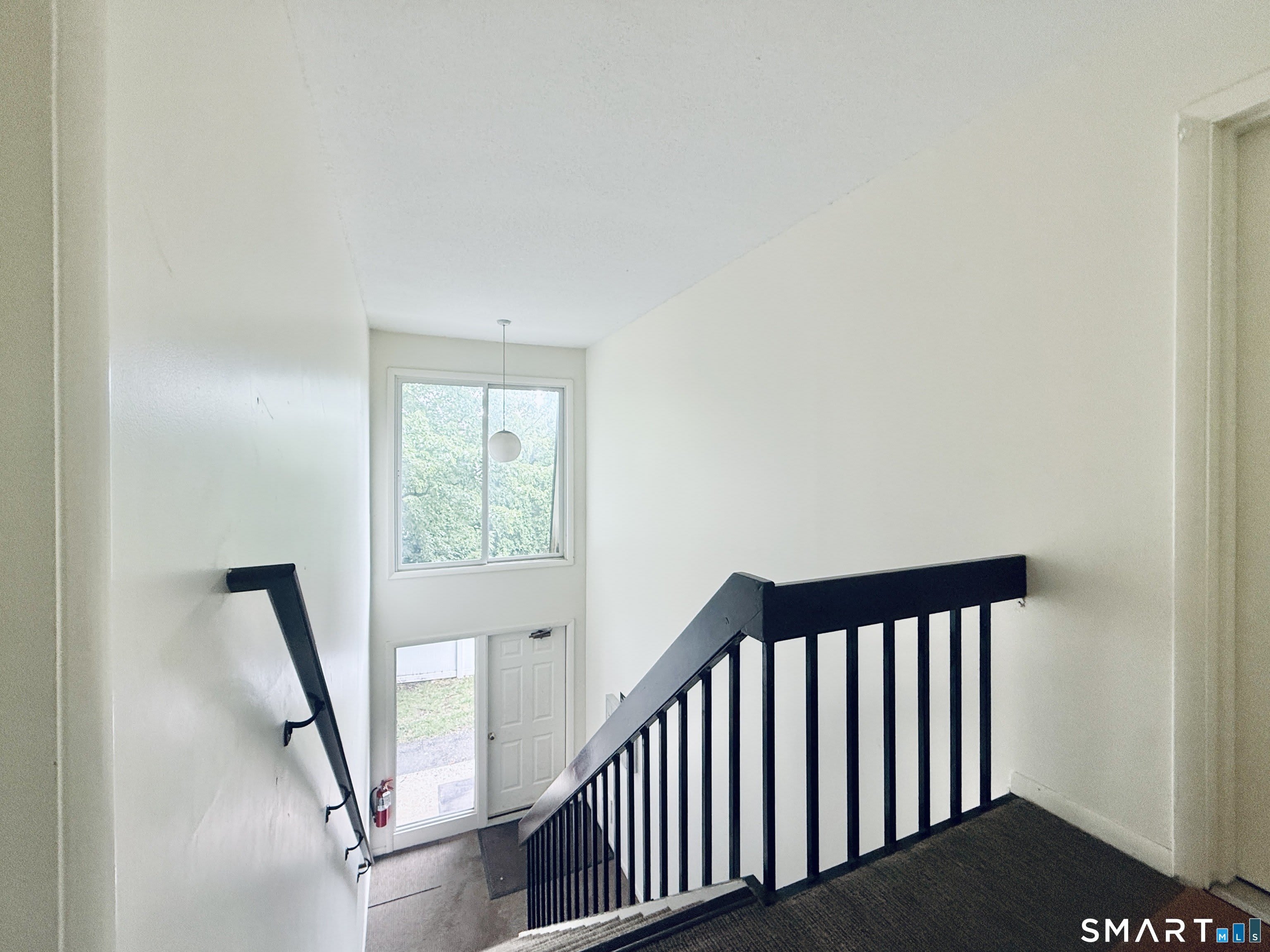 180 Colonial Road – photo 3