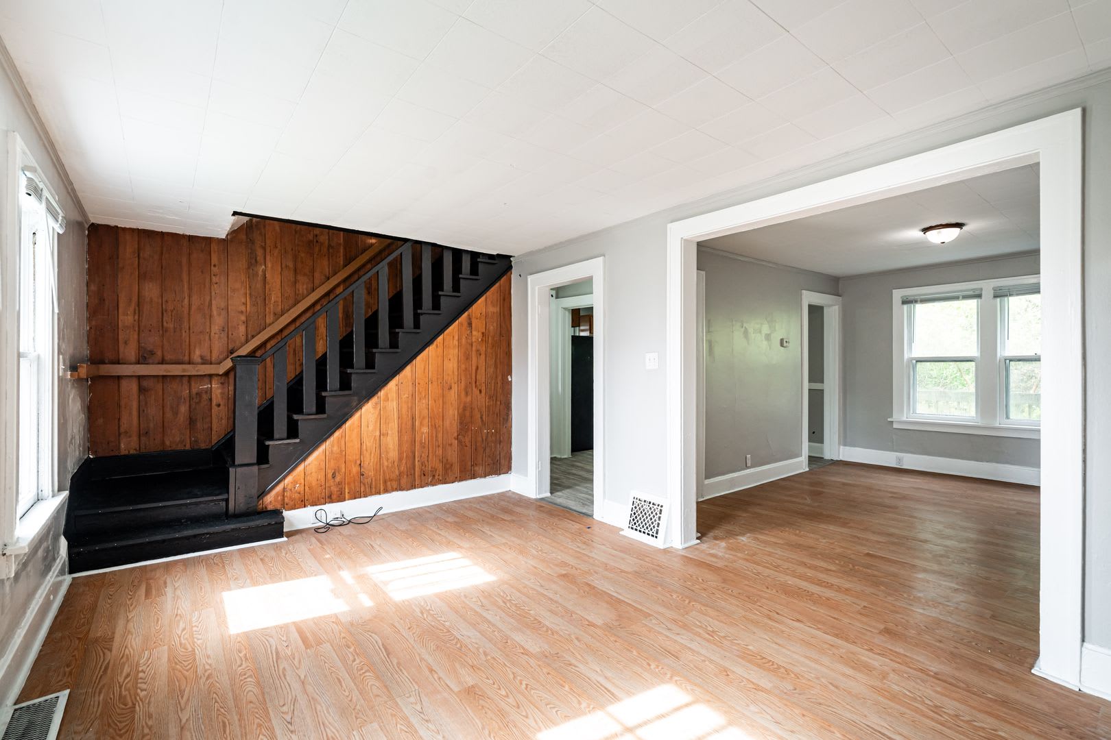 Walk To Lake Michigan From This Kenosha Townhome – photo 3