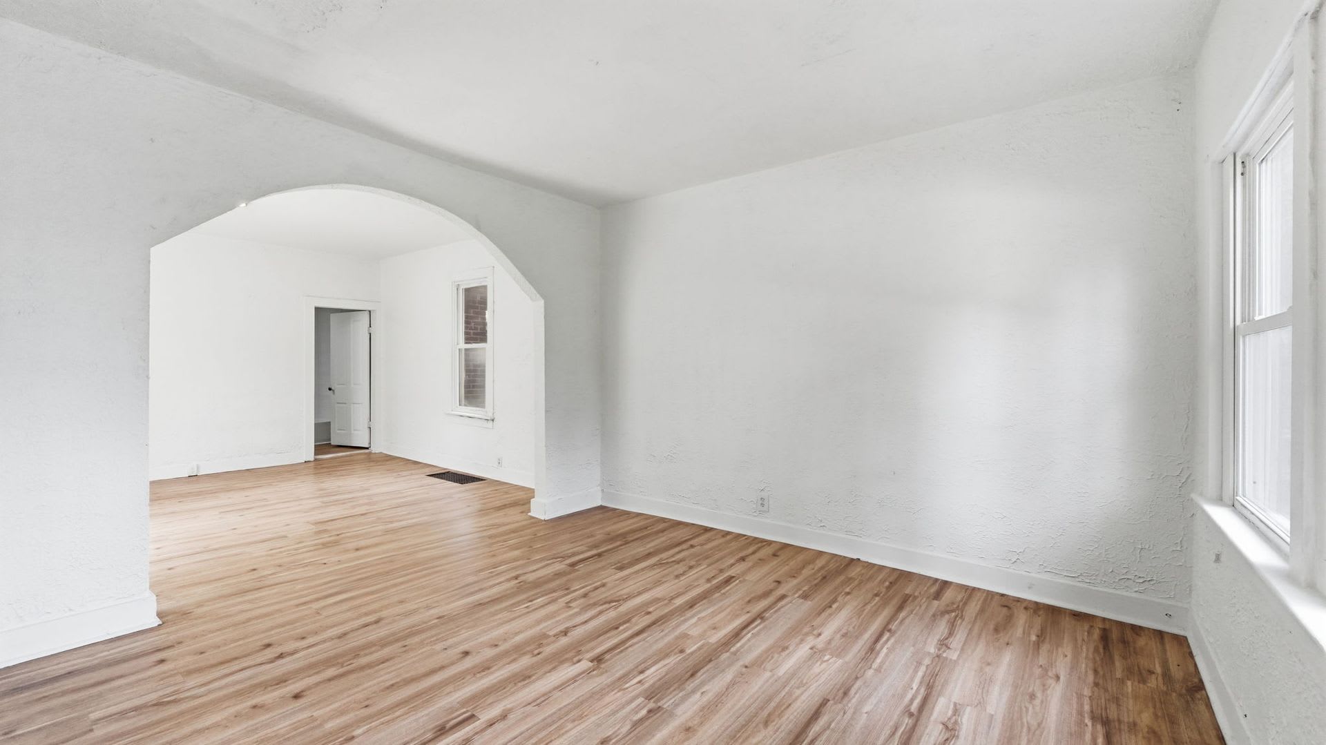 3 Bedroom Home With Modern Updates – photo 3