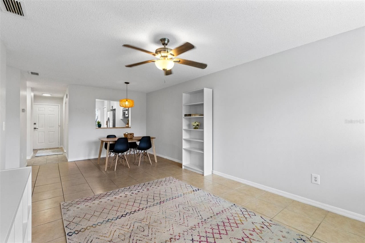 9514 Darien Ave – photo 3