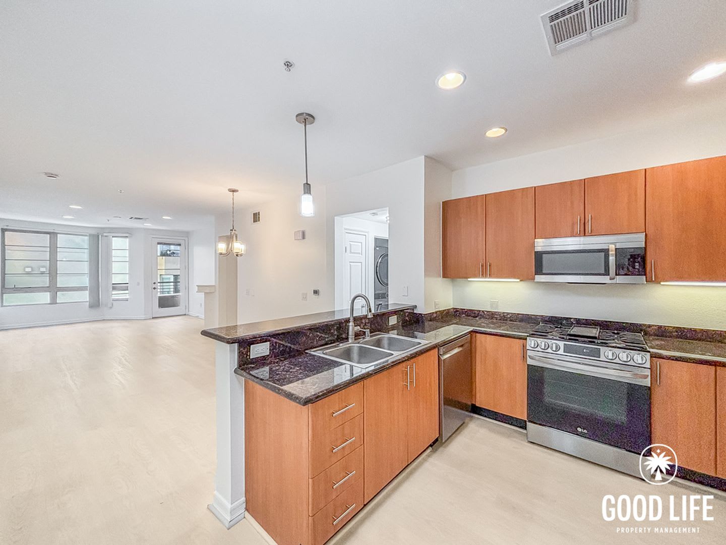 Sd Bright 2Bd 2Ba Condo In Downtown San Diego With Covered Balcony Community Gym In Unit Laundry – photo 3