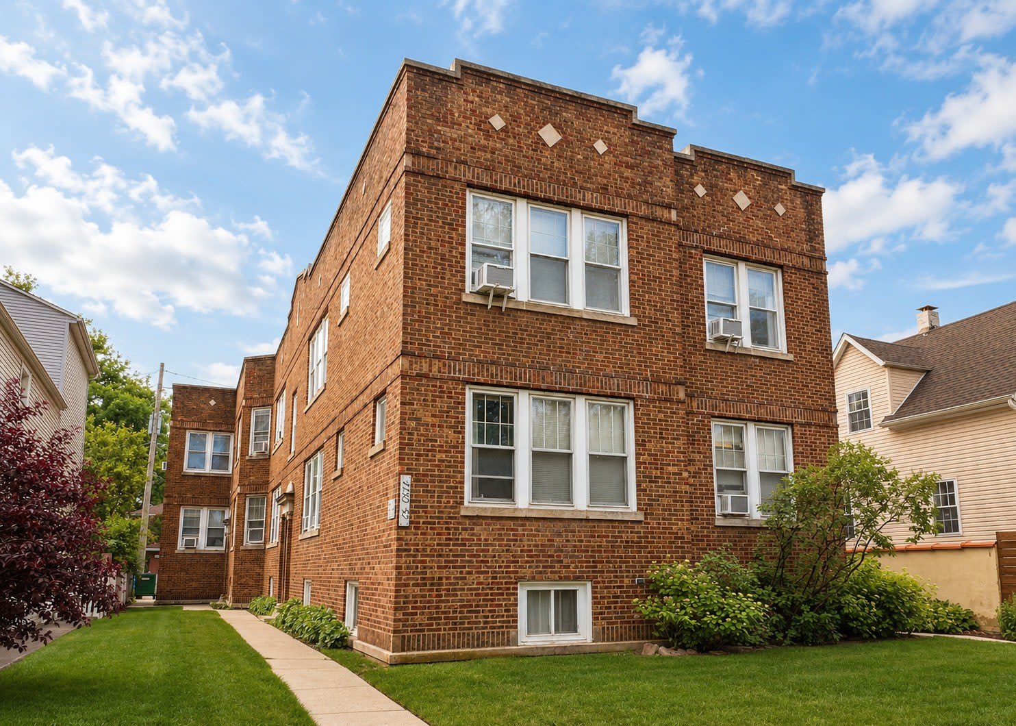4752 N LOTUS Avenue – photo 1
