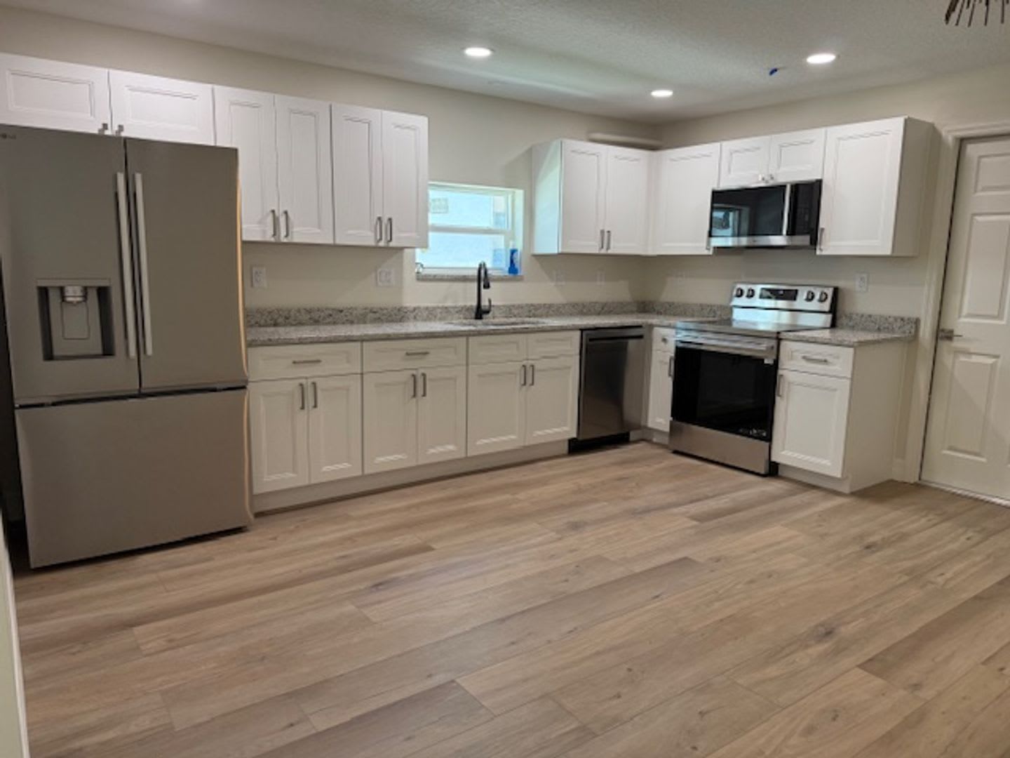 510 Jackson Ave – photo 2