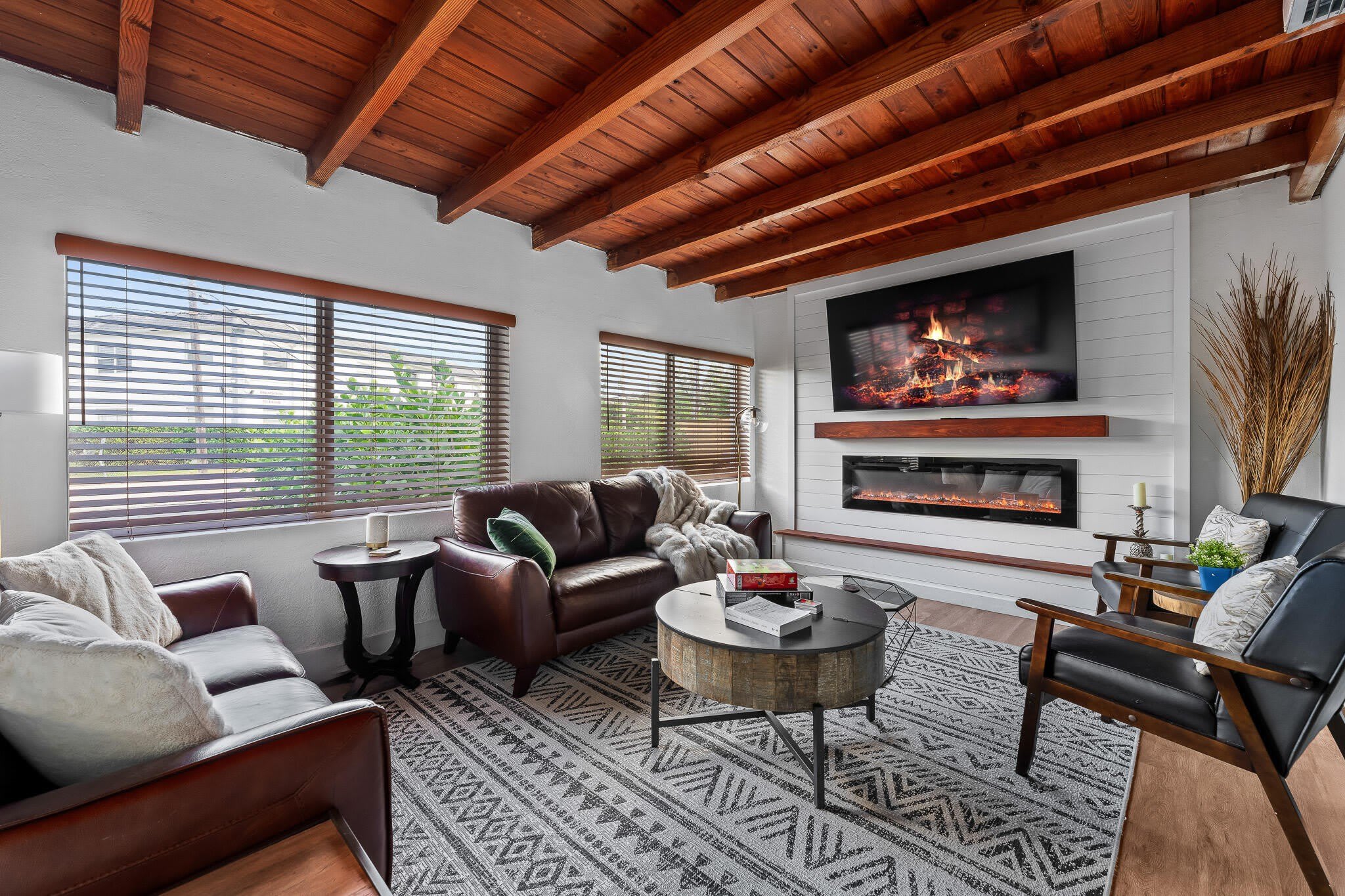 3961 NE 10th Avenue – photo 3