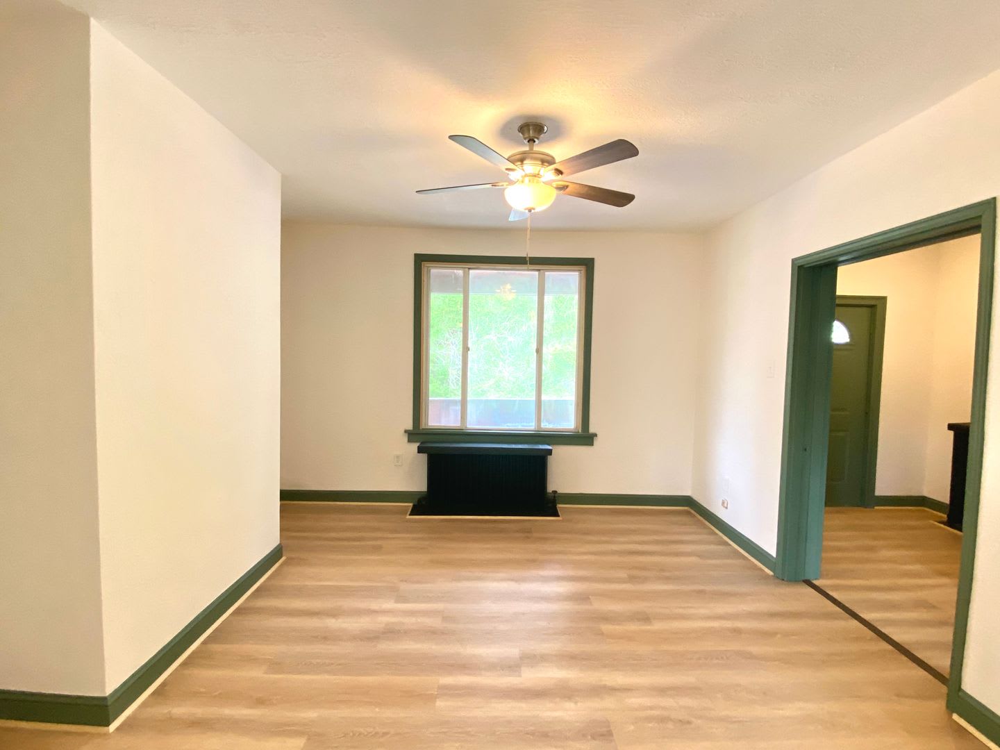 3 Bed/1 Bath Home in Beechview with Bonus Room-Convenient to Downtown! Available October! – photo 5