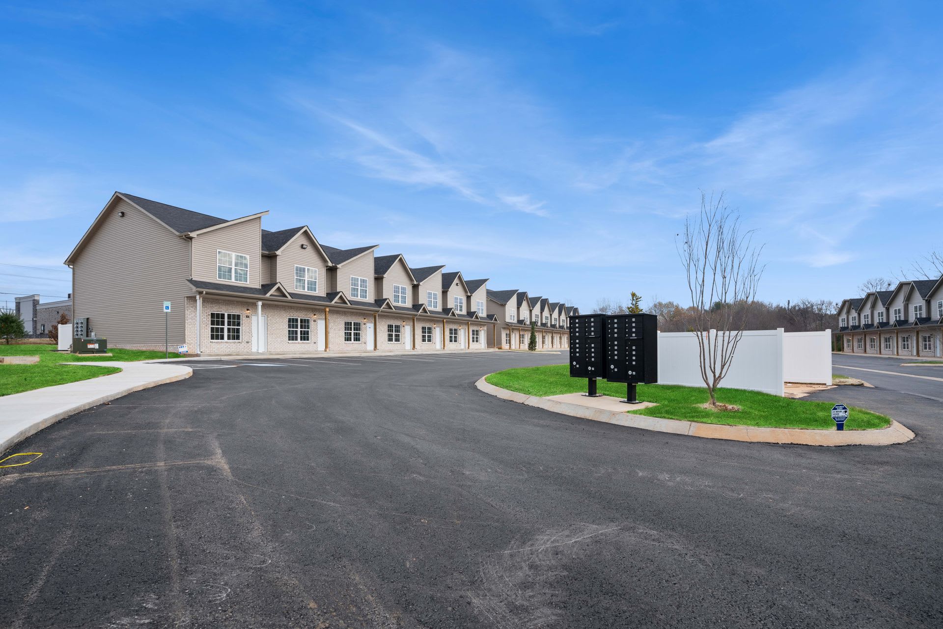 Stylish 2 Bedroom, 2.5 Bath Condo in Highly Desirable Sango Area – photo 3