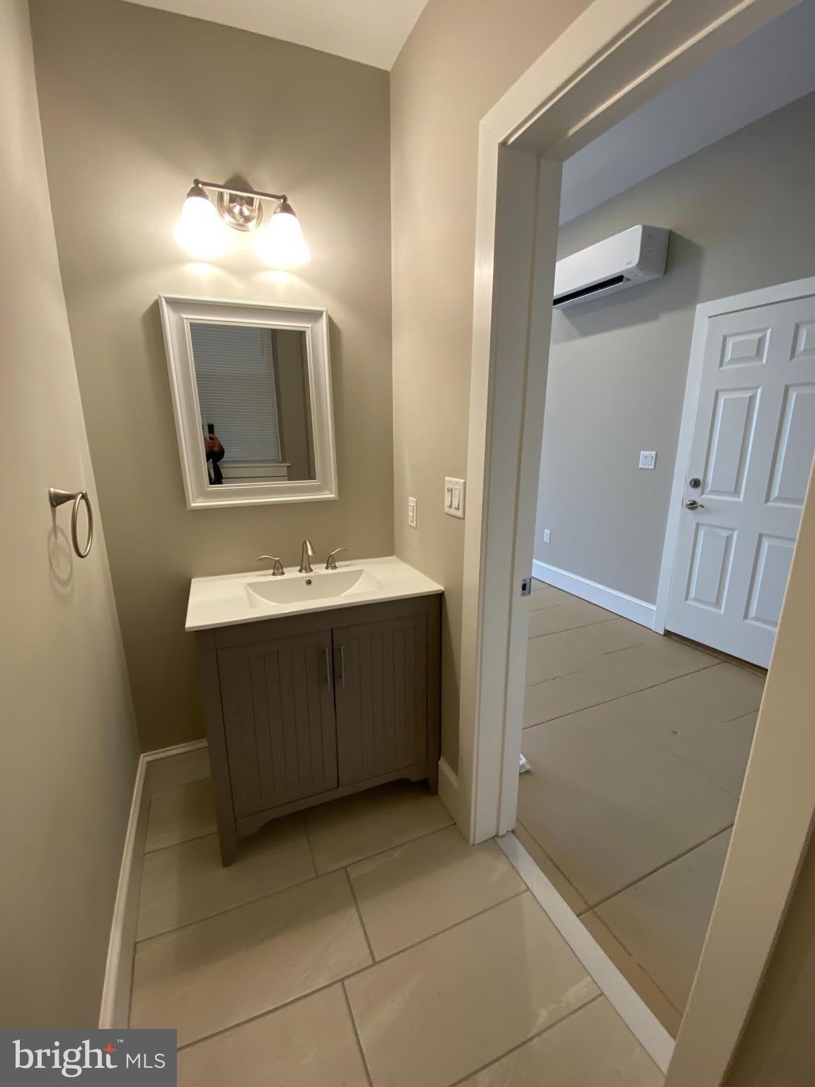 1725 BANK Street – photo 5