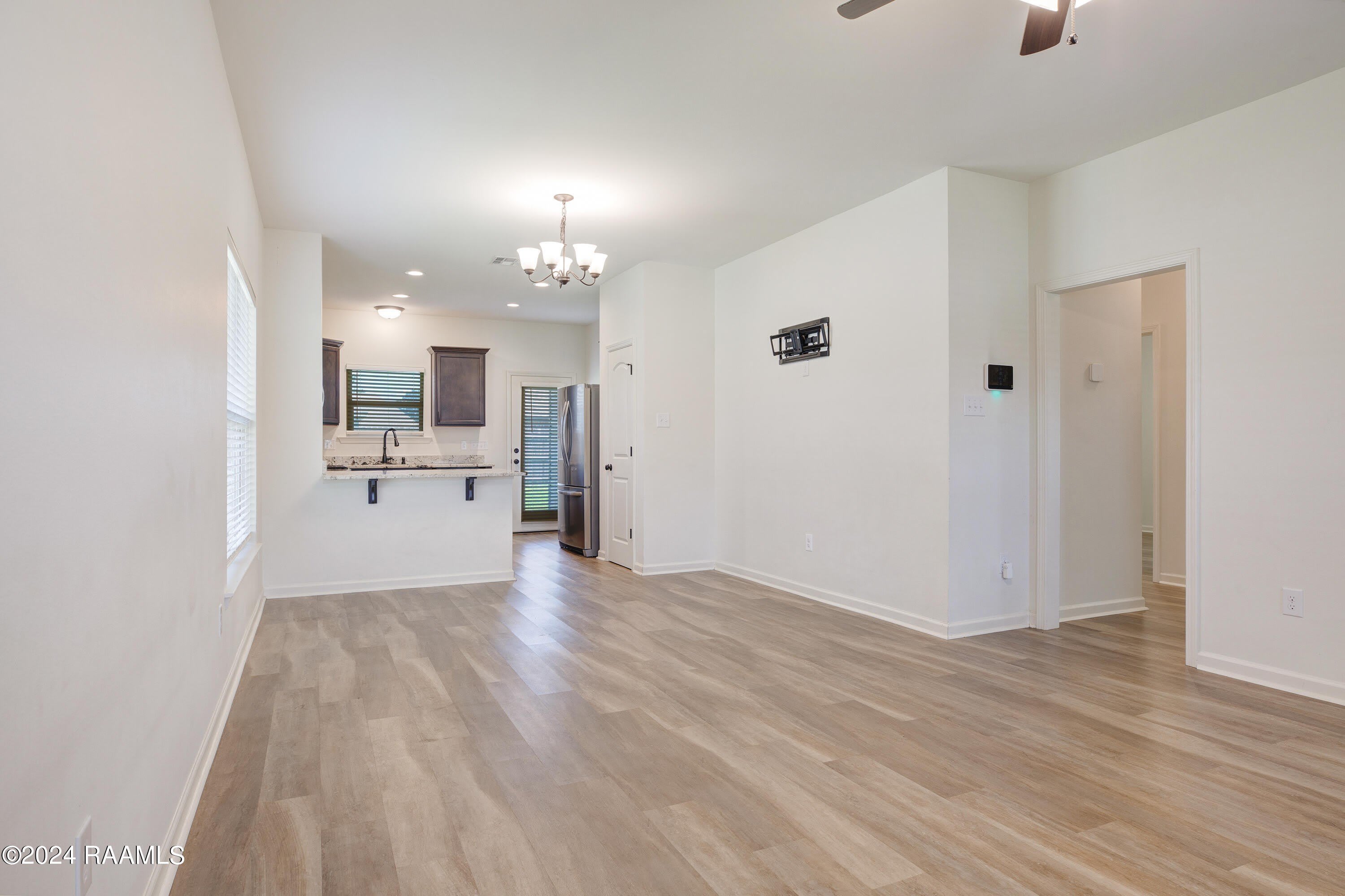 524 Elwick Drive – photo 3