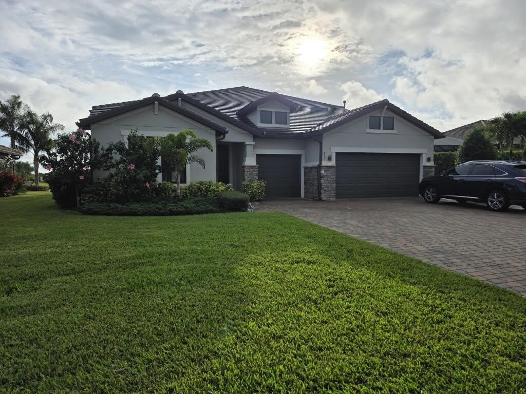 527 SE Vallarta Drive – photo 2