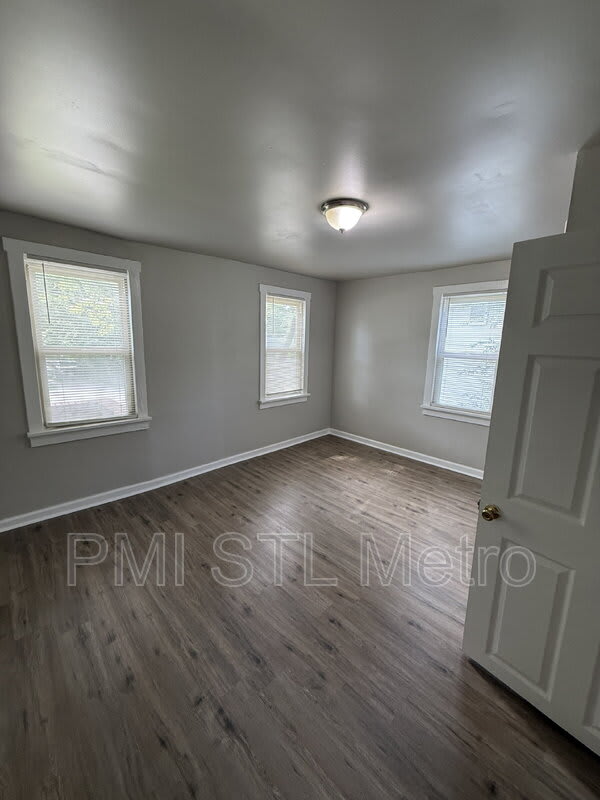 6170 Emerald Avenue – photo 4
