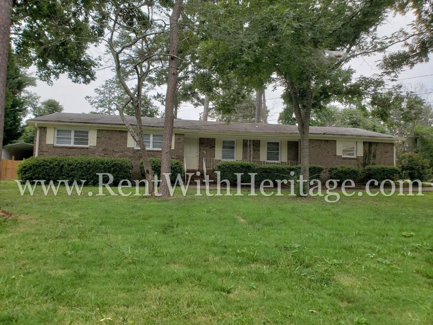 This Is A Wonderful Brick Ranch Style Home In A Great Neighborhood With Great Schools And Close To Everything Just Minutes From Arbor Place Mall – photo 2
