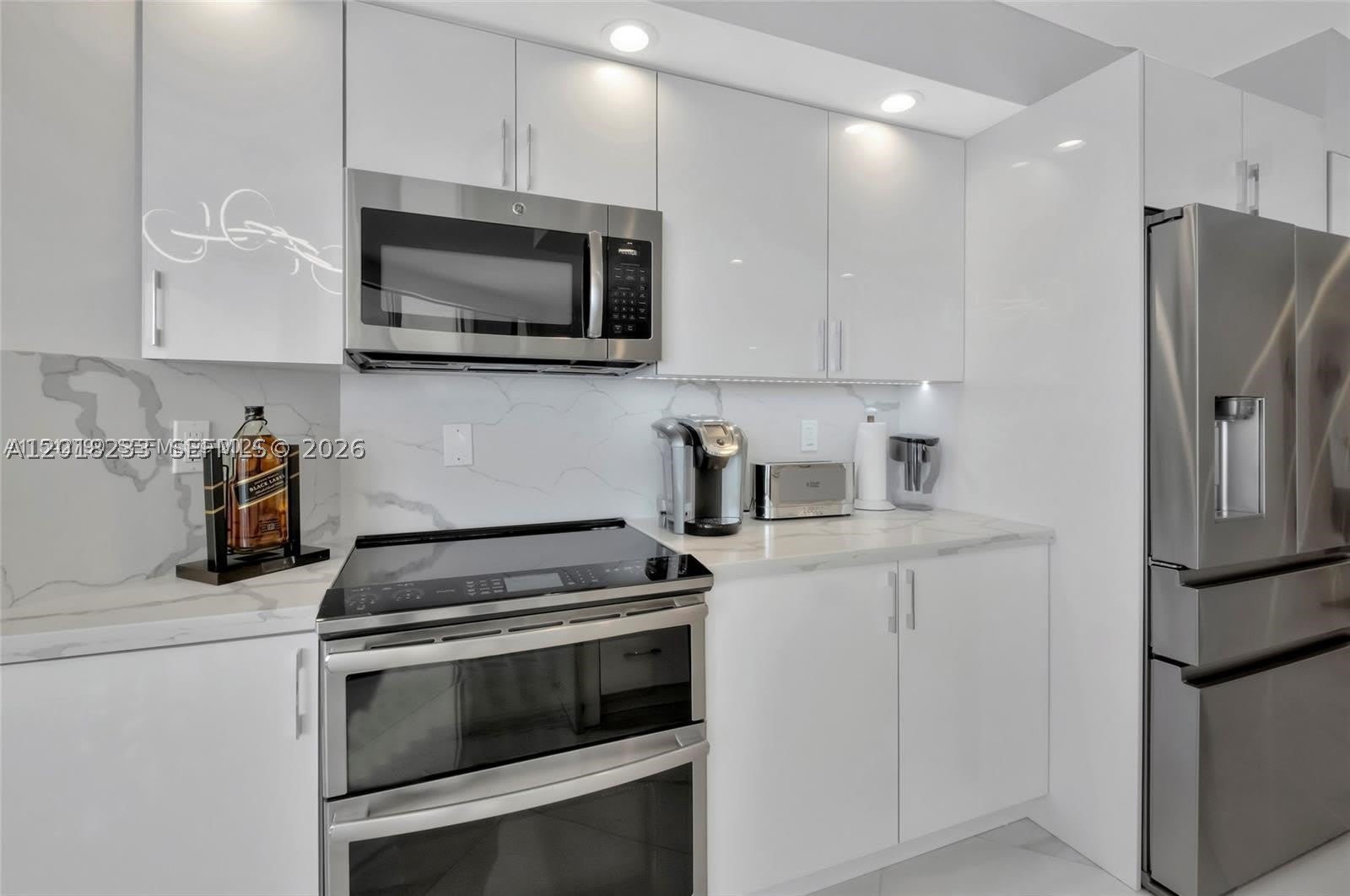 16425 Collins Ave – photo 4