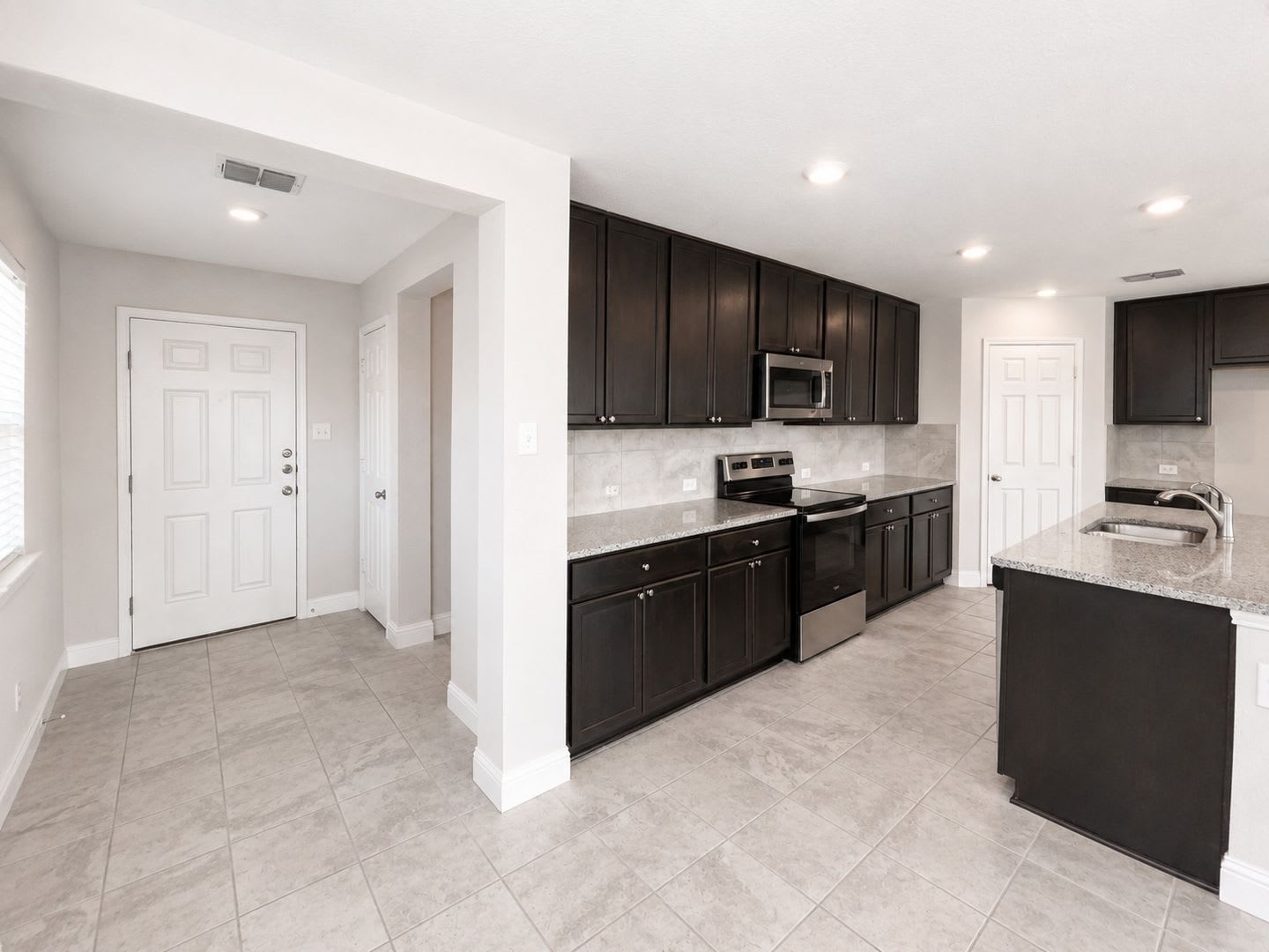 Gorgeous 4 Bedroom Home in the Winn Ridge Community of Aubrey! – photo 3