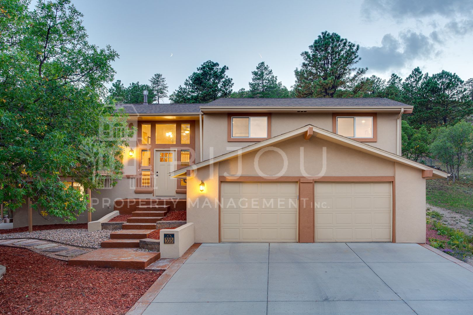 Located in the Hills of Rockrimmon! – photo 1