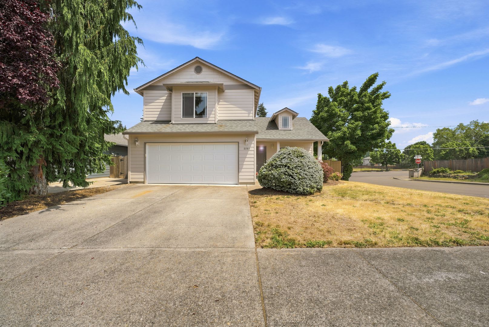 Spacious 3 Bedroom Home In East Vancouver Great Location Near Harmony Union Schools – photo 2