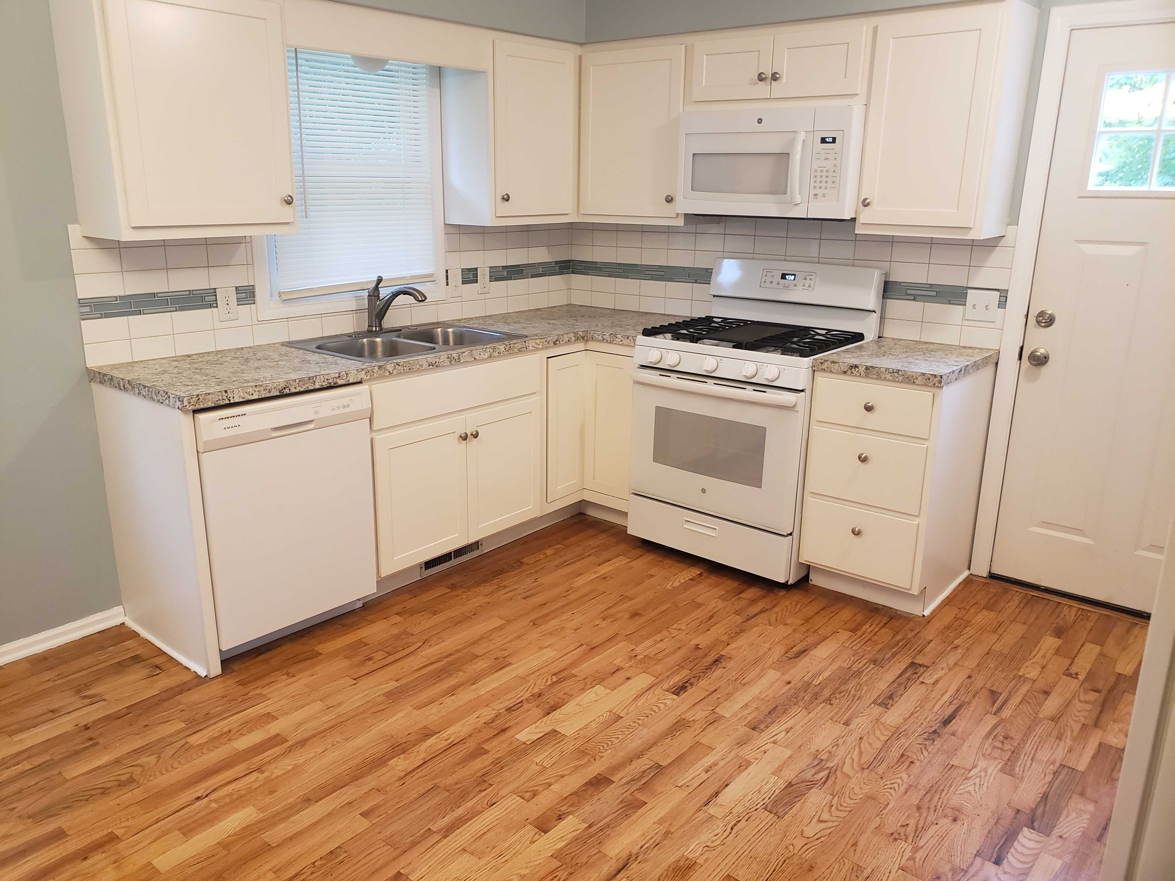 12066 North Division Avenue – photo 3