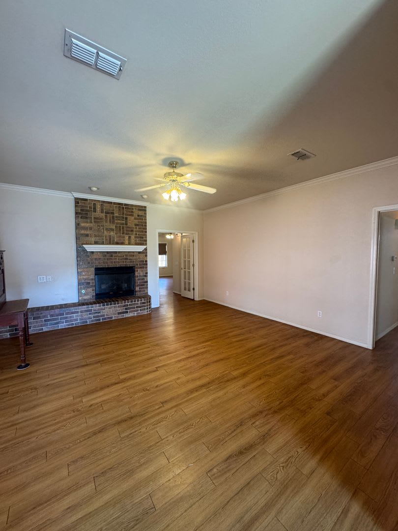 Located in CISD 3/2/2/2 Beautiful Home! – photo 4