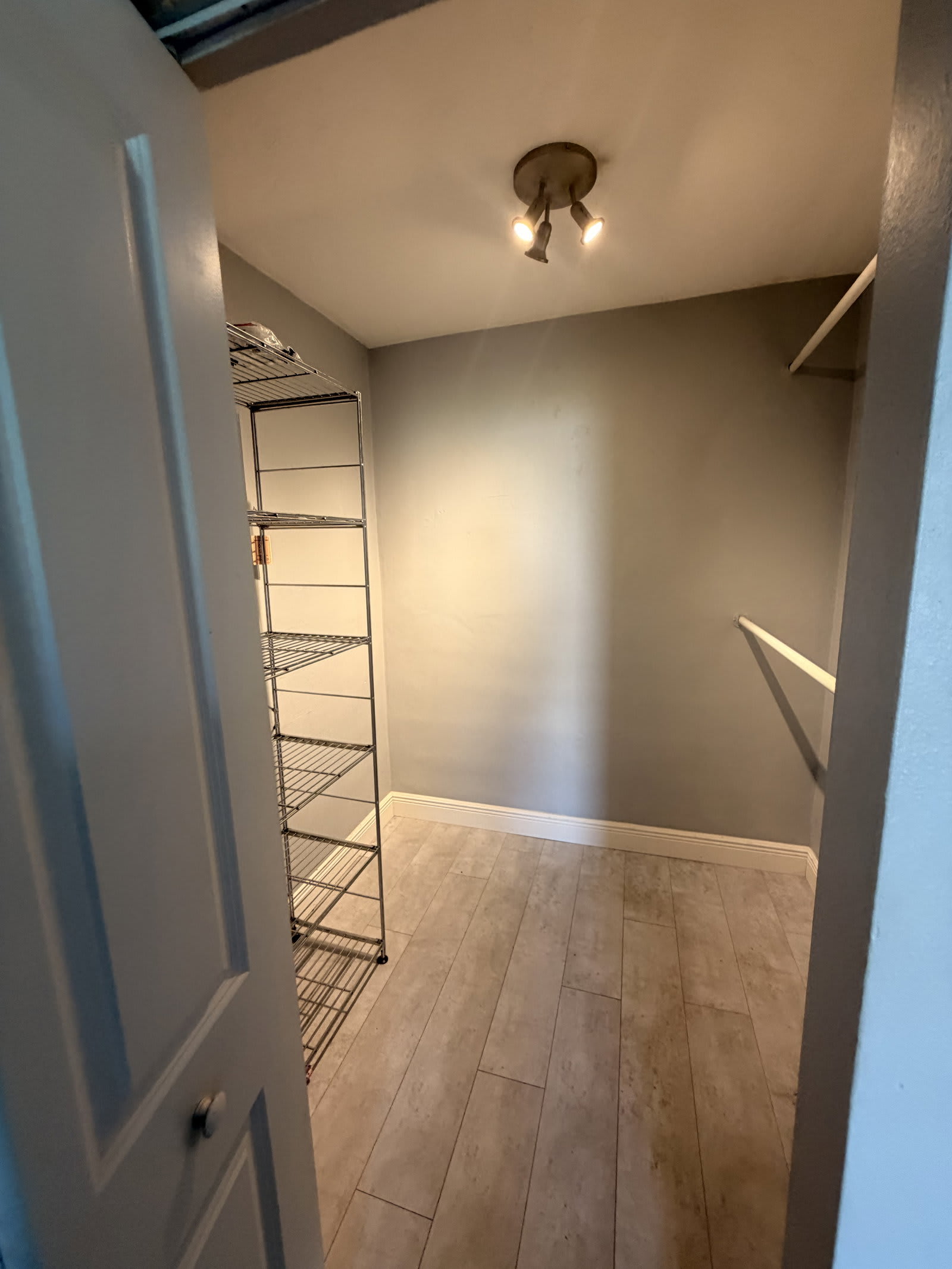 1607 Bay Road – photo 3