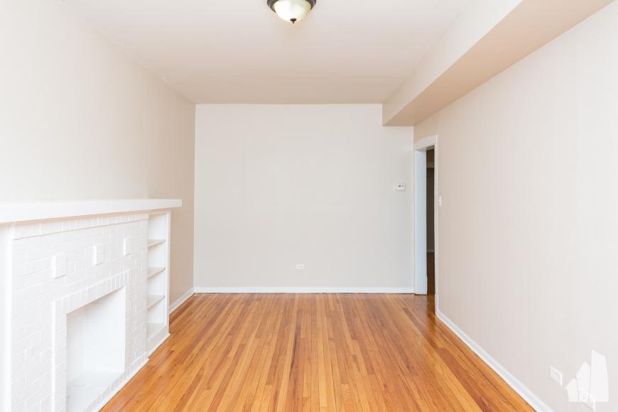 4453 N Hamlin – photo 2