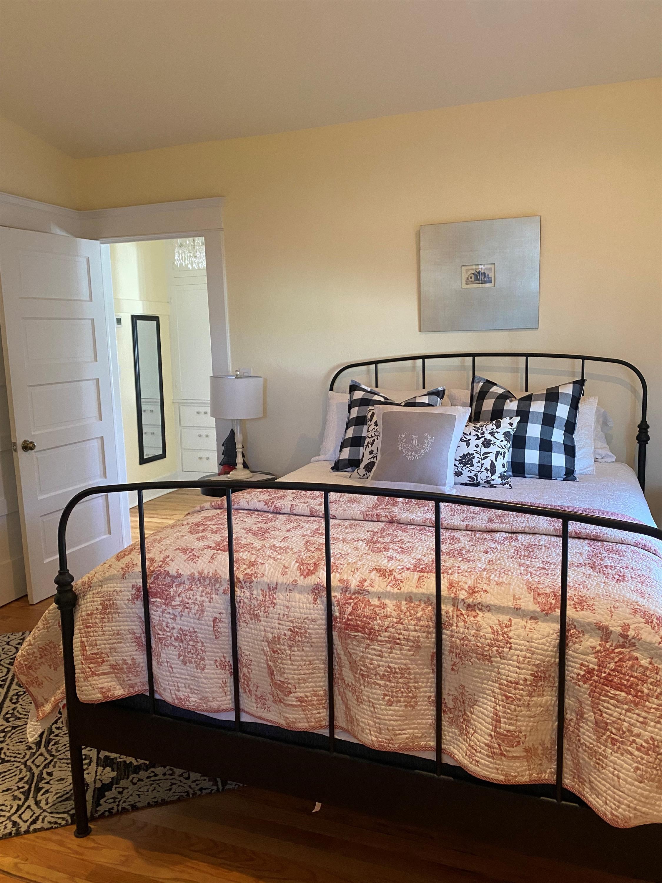 347 South Mount Vernon Avenue – photo 4