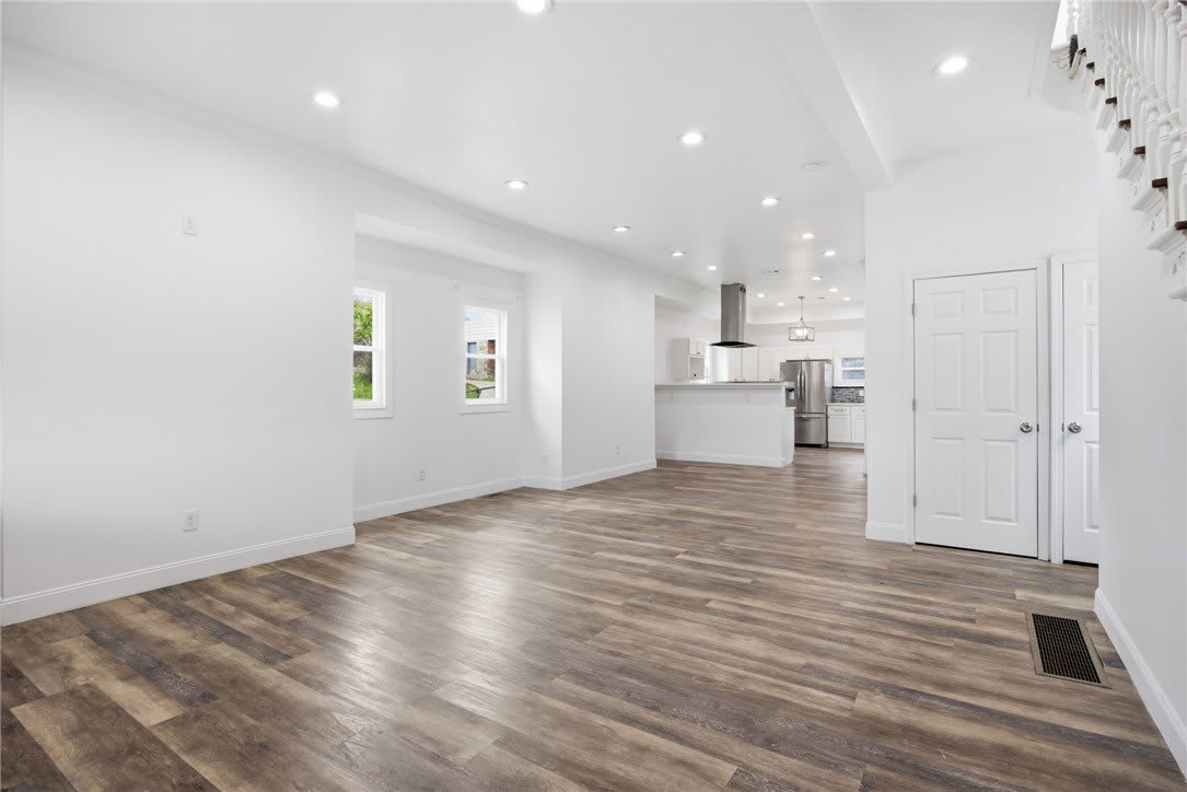 720 Mary St – photo 3