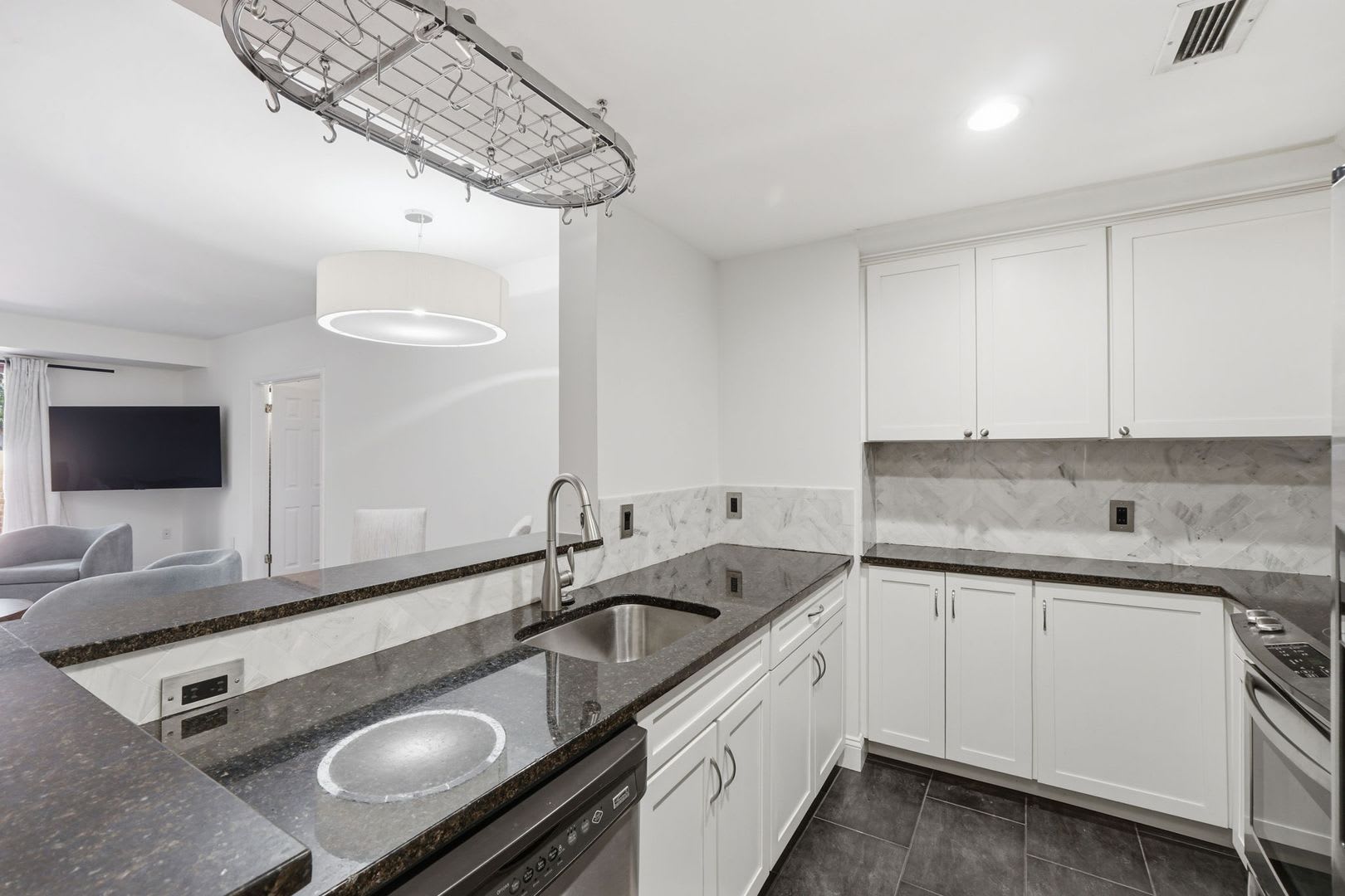 Luxury West End Condo With 400 Sf Private Terrace – photo 5
