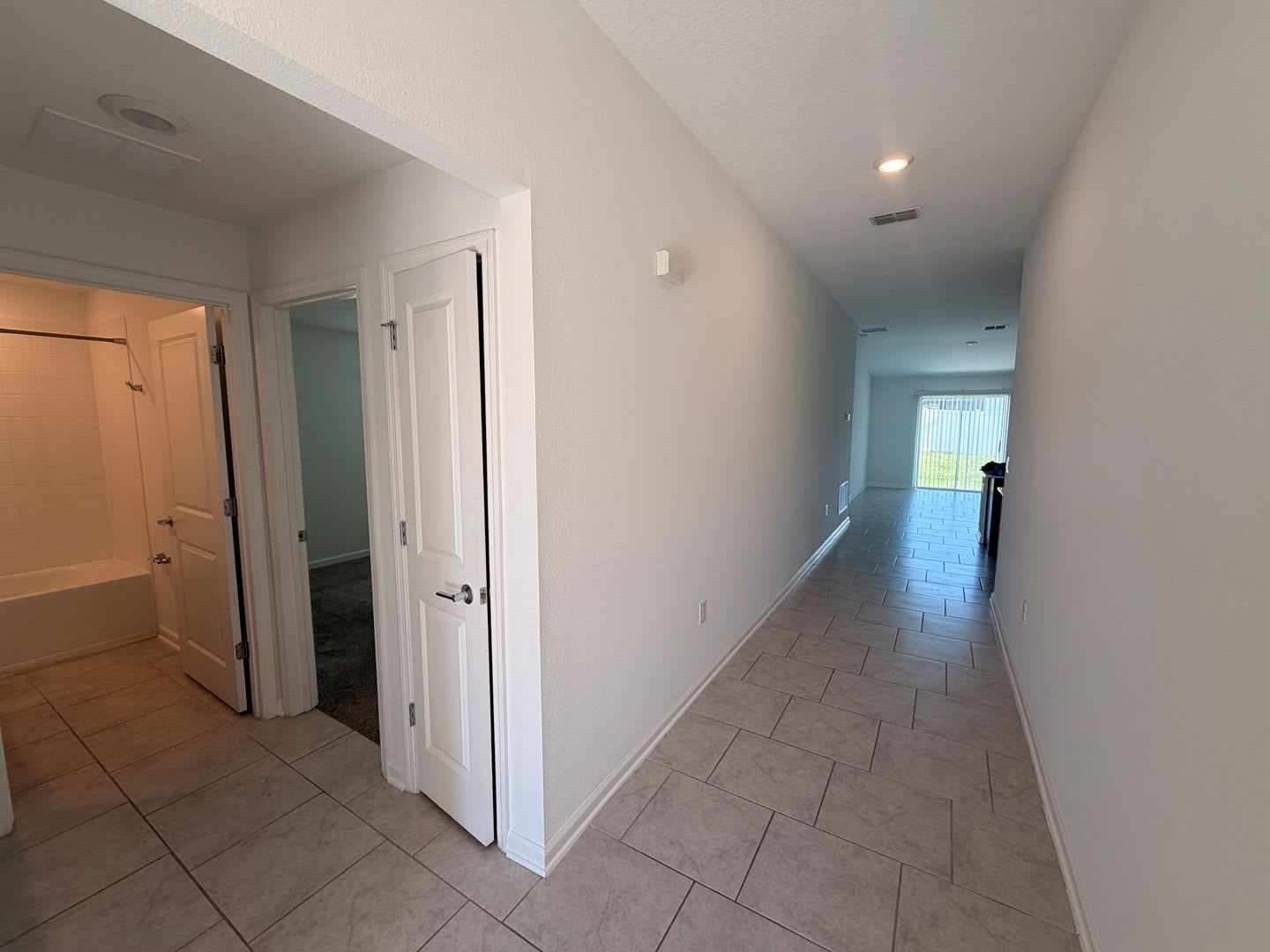 Single Family House Minutes to Davenport Posner Park Shopping Mall – photo 4