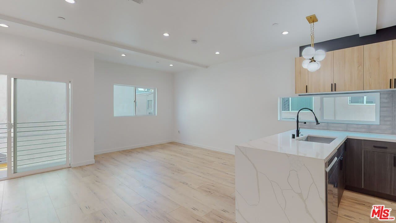 16012 Cantlay St – photo 3