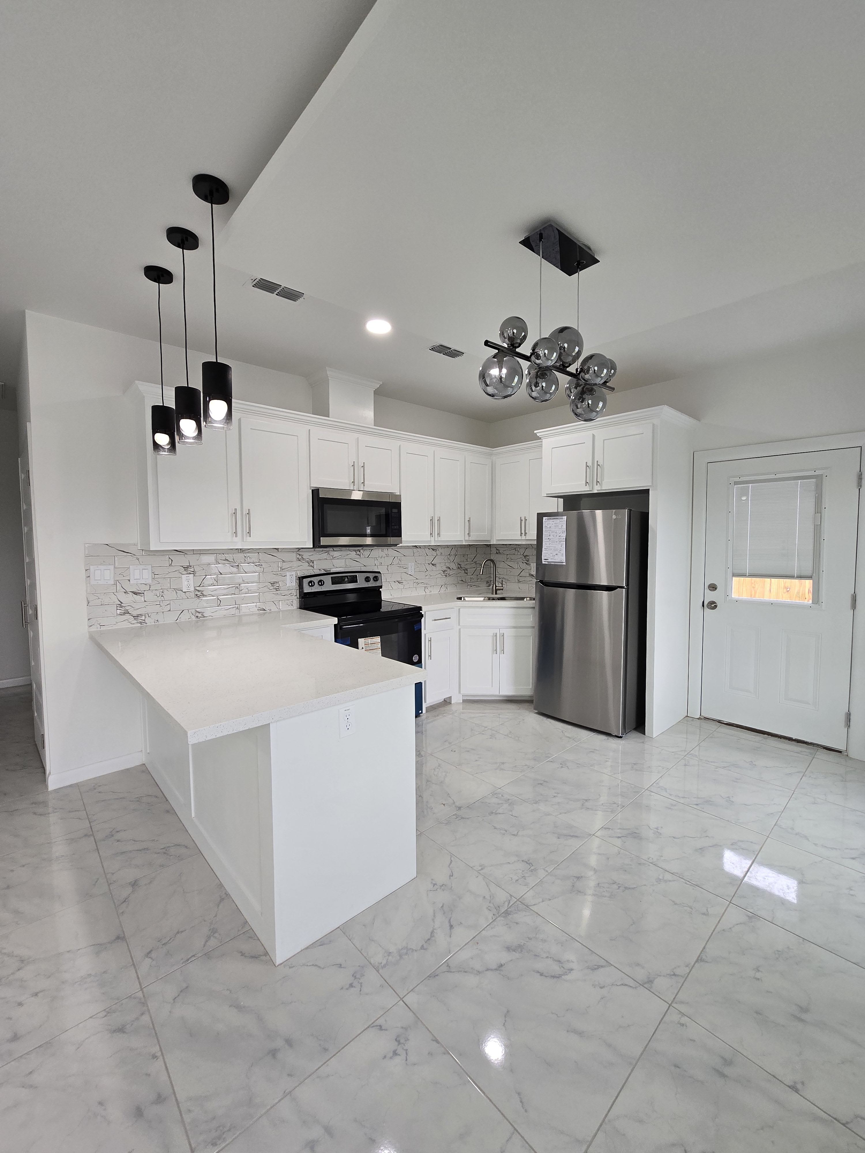 918 North Abbey Avenue – photo 3