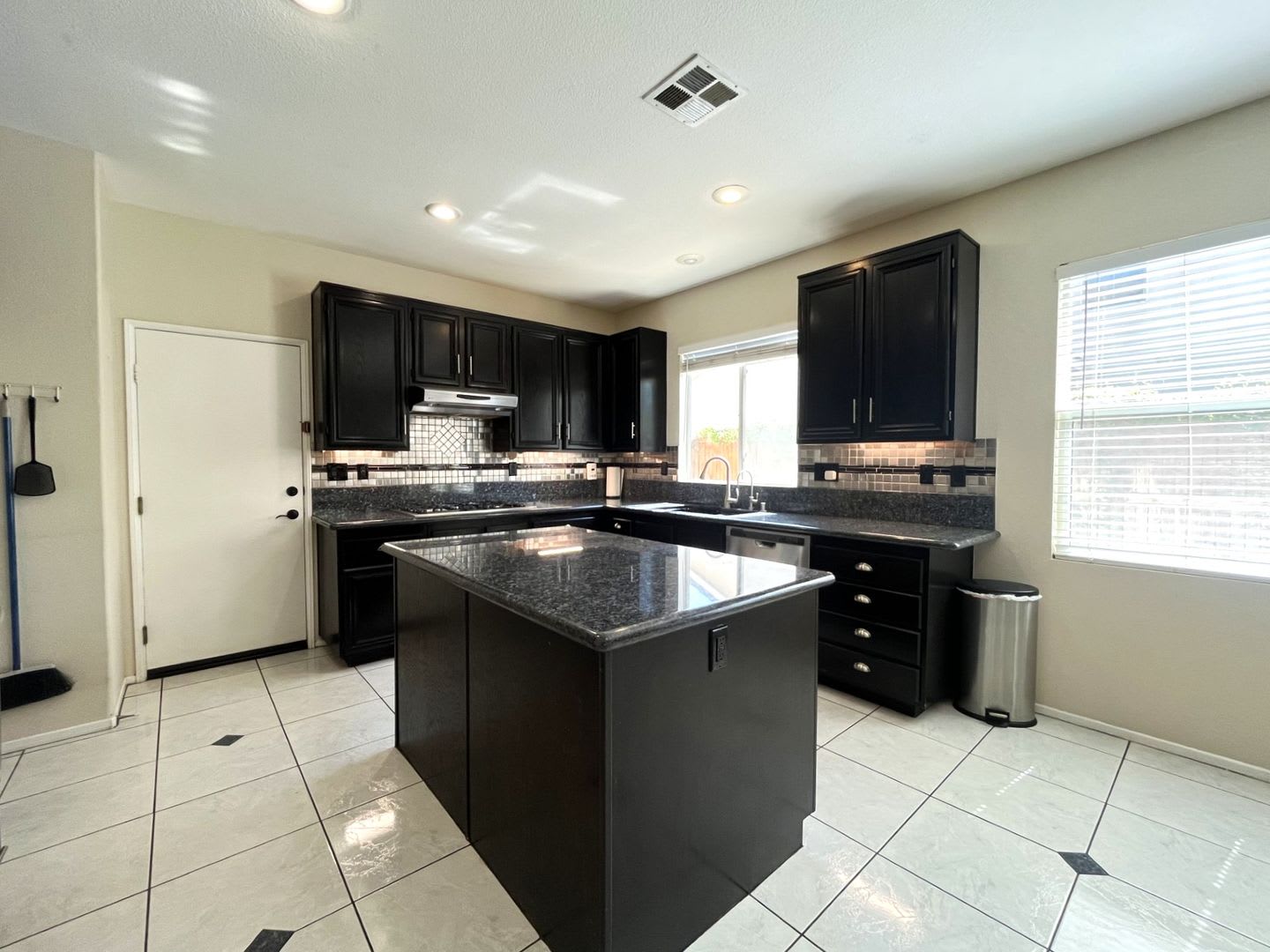 4 Bed 2 Bath In Riverside Ca – photo 5