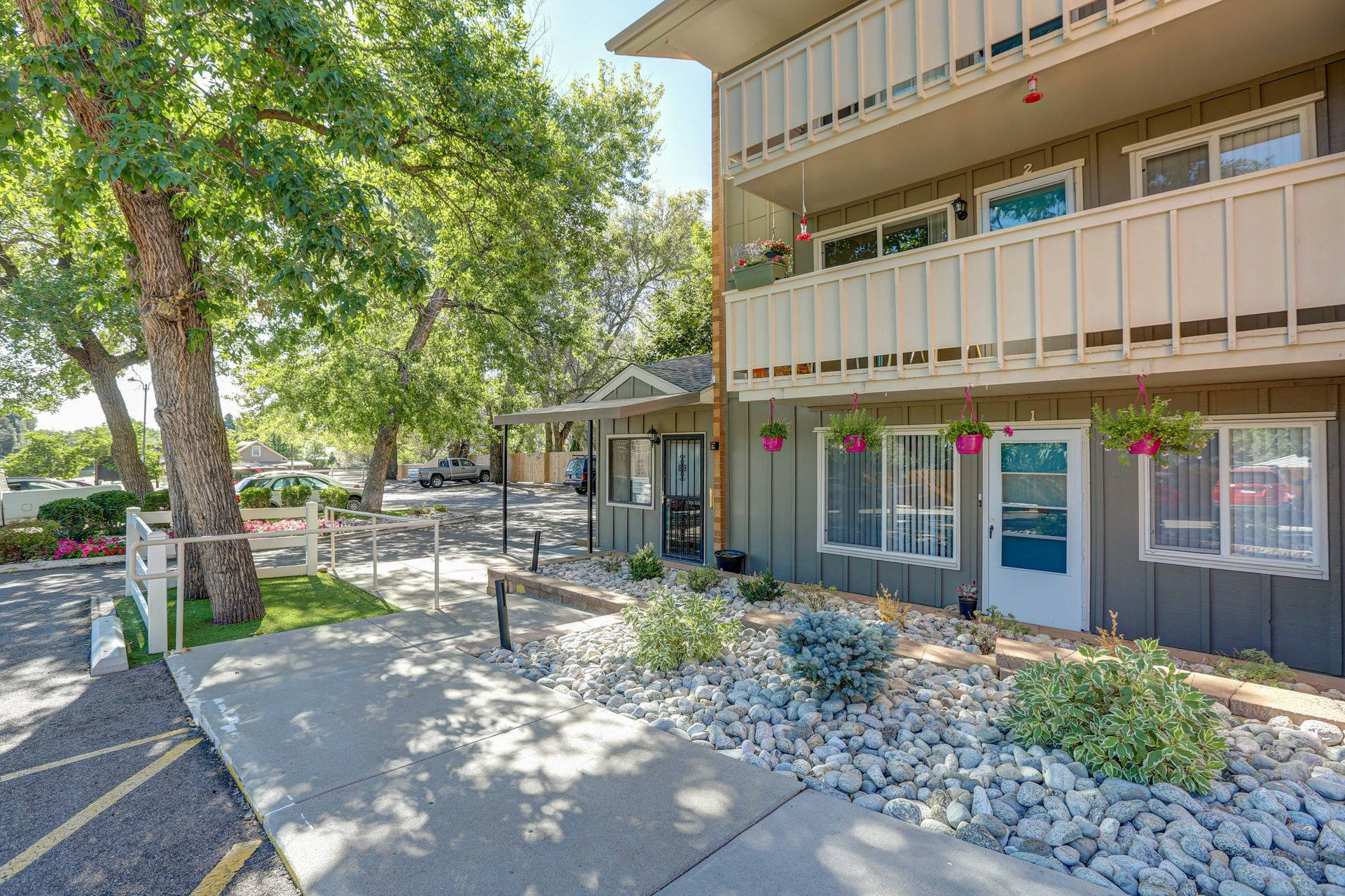 Oak Hill Apartments – photo 2
