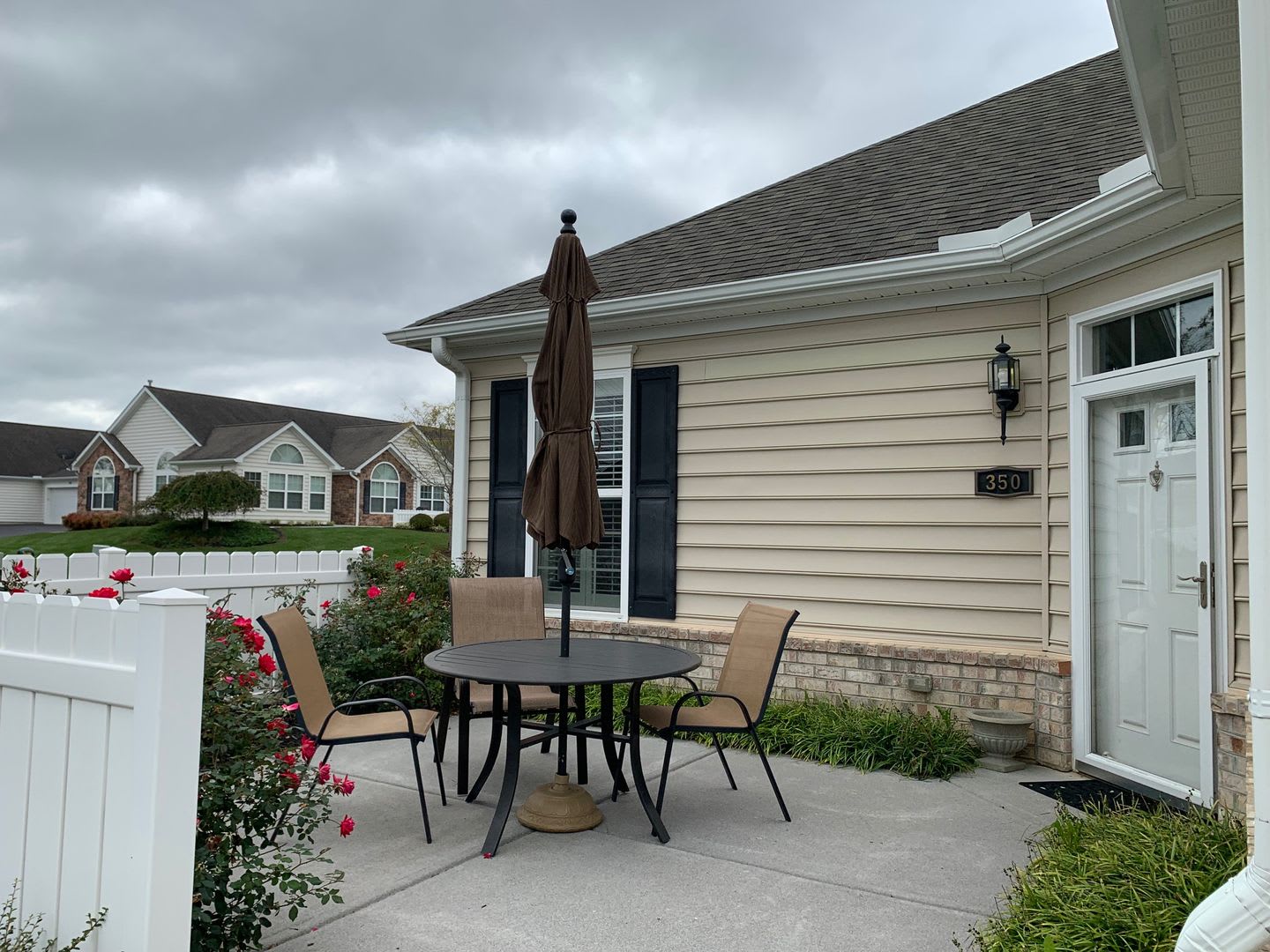 2 Bedroom 2 Bath Condo 2 Car Garage – photo 3