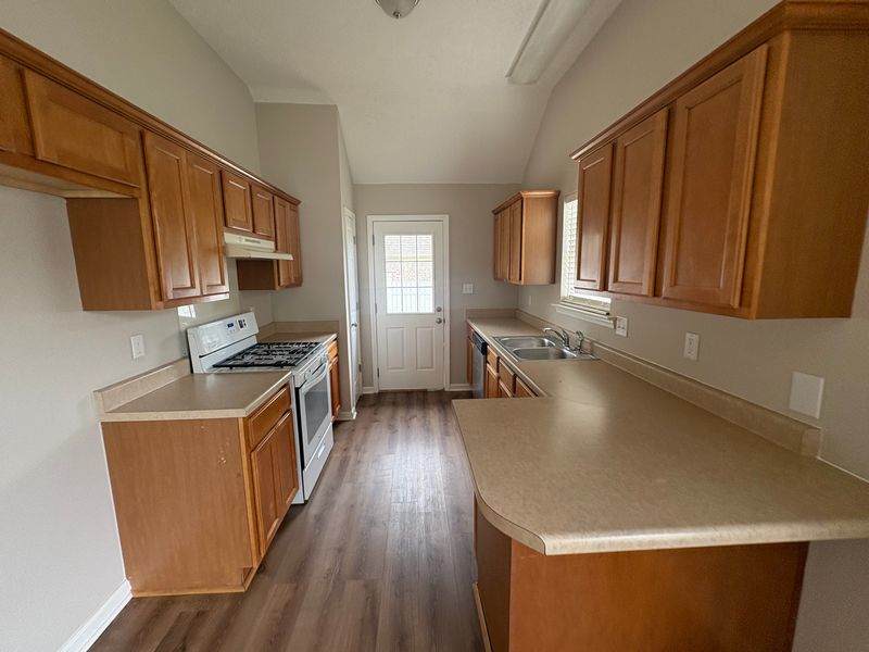 1933 Garden Leaf Dr – photo 5