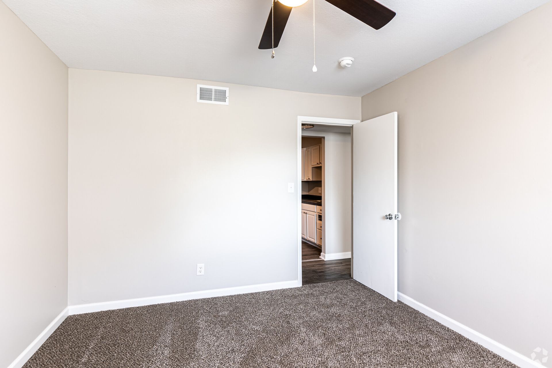 Mission Manor Apartments – photo 5