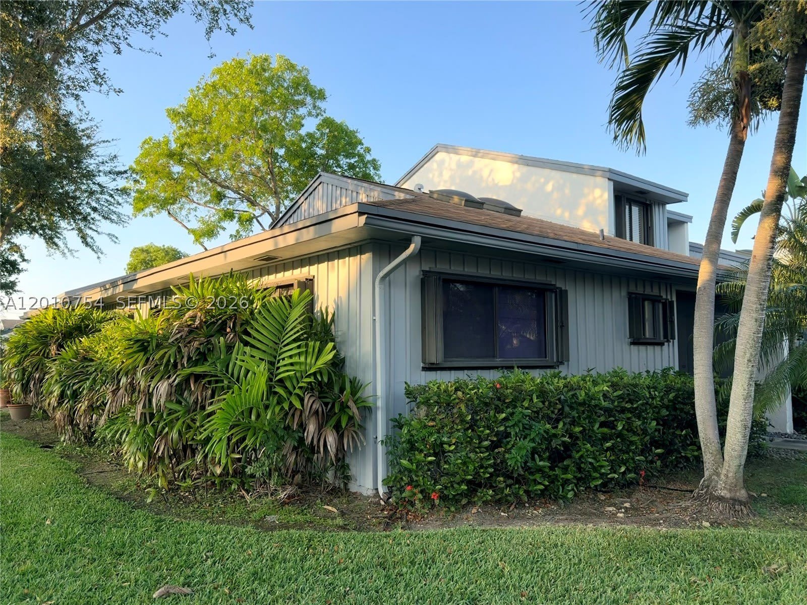 1533 Gabriel St – photo 1