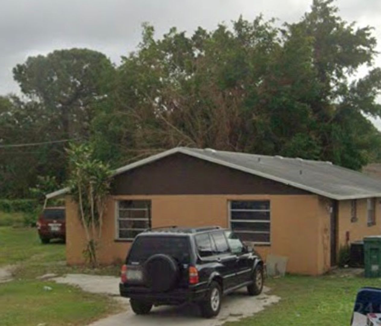 2 bed room 1 bath duplex – photo 1