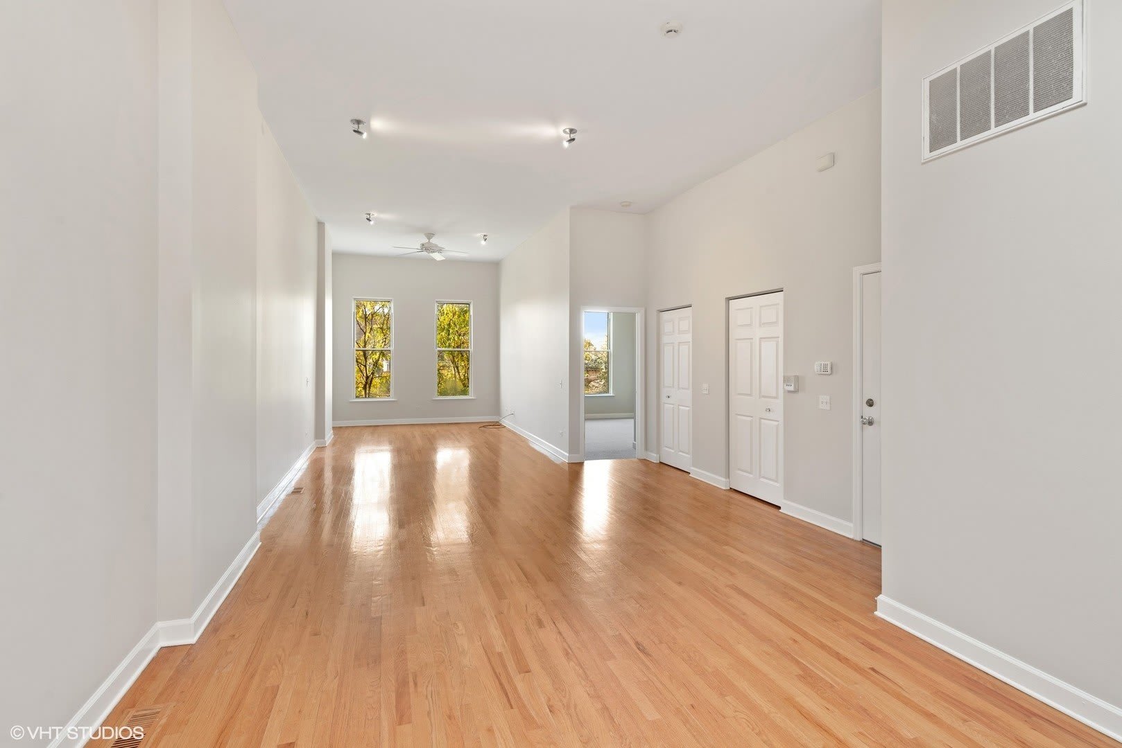 1875 N Milwaukee Avenue – photo 3