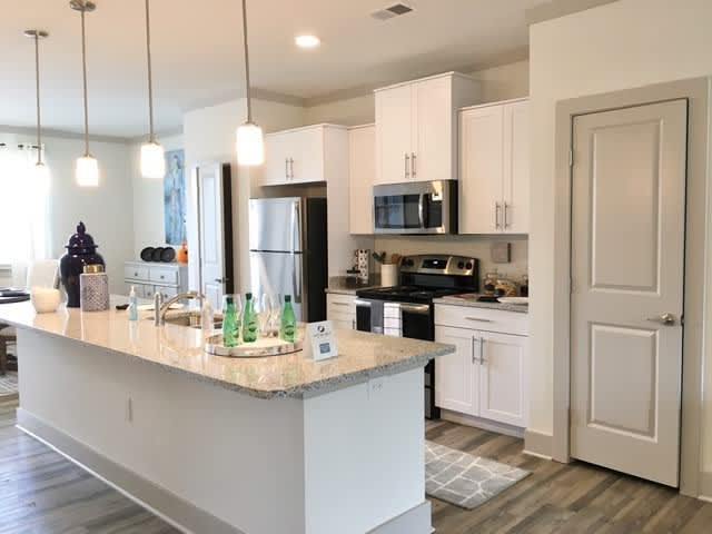 White Oak Grove Apartments – photo 1