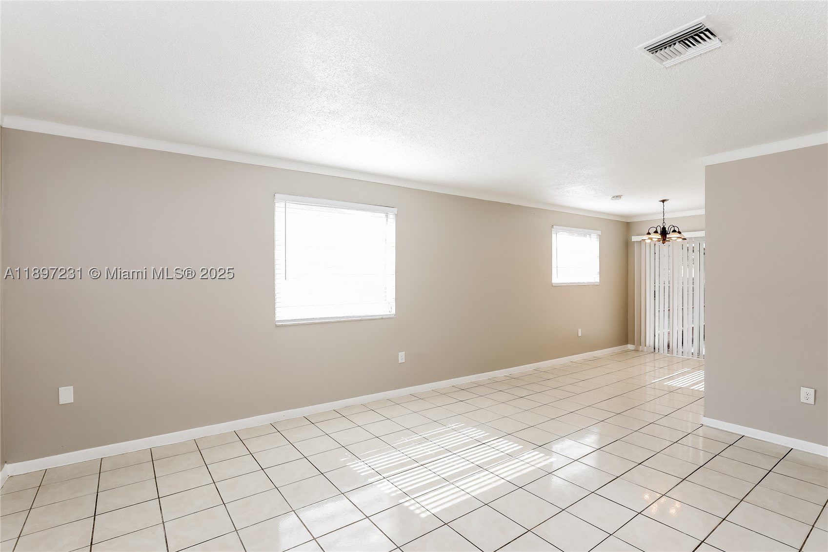 381 NE 164th St – photo 2