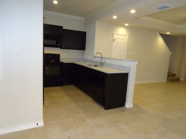 7010 Lakeview Dr 101 San Antonio Tx 78244 – photo 1