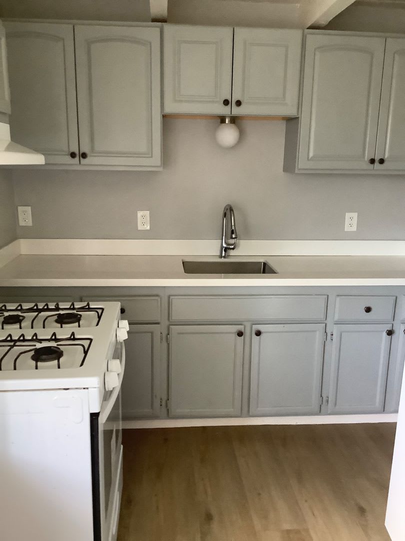 2 Bedroom, 1 Bath Upstairs Unit in Richmond – Available Now! – photo 2