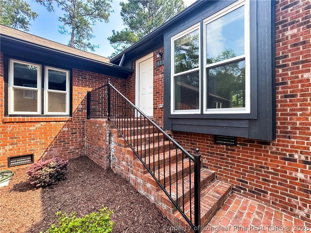 533 Coronation Drive – photo 2