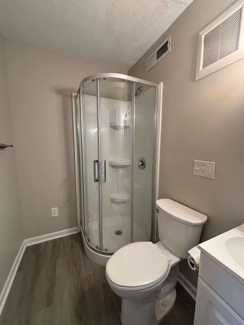 Duplex With 2 Bedrooms And 2 Bath Move In Ready – photo 4