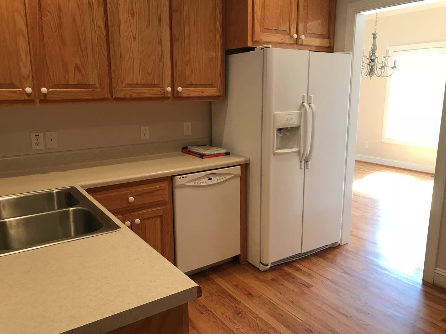 4 Bd 2 Bth All Brick W 2 Car Garage Located On A 1 Acre Lot Lawn Care Water Trash Washer Dryer Included – photo 5